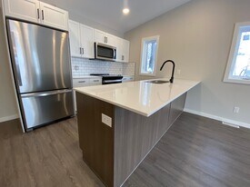 12 Crystal Ave in Winnipeg, MB - Building Photo