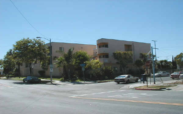 955 E Hyde Park Blvd in Inglewood, CA - Foto de edificio