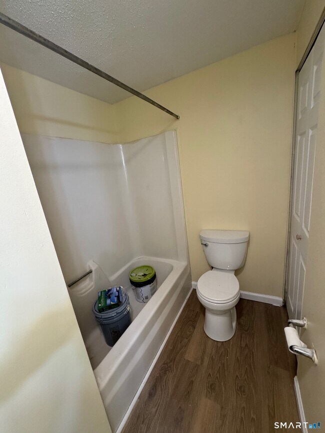 184 Burgundy Hill Ln in Middletown, CT - Building Photo - Building Photo