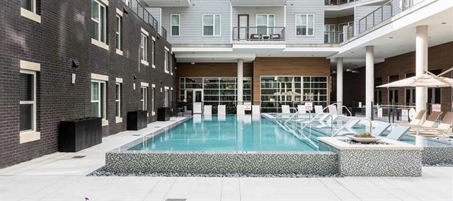 8110 Park Ln in Dallas, TX - Foto de edificio