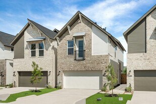 5626 Bertellis Ln in Houston, TX - Building Photo