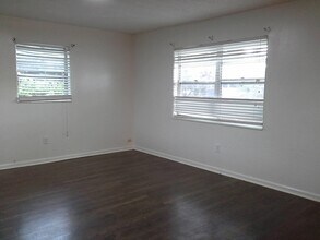 1081 Brown Rd in Lantana, FL - Building Photo - Building Photo