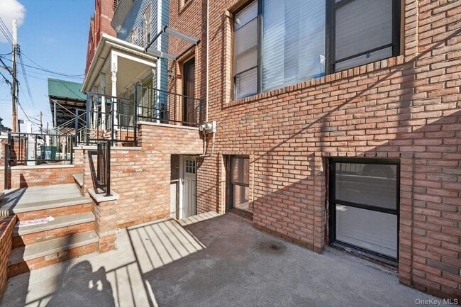 239 New Jersey Ave, Unit 1 in Brooklyn, NY - Building Photo - Building Photo