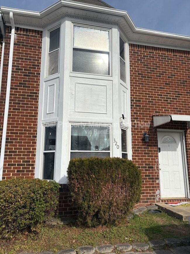 320 Fairfax Terrace in Chesapeake, VA - Building Photo - Building Photo