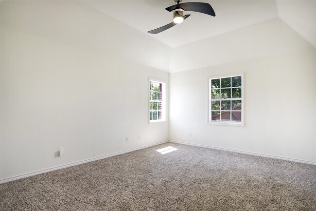 12818 Chamberlain Dr