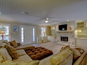 702 N Lakeside Dr in Destin, FL - Building Photo - Building Photo