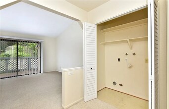 3575 W Stonepine Ln in Anaheim, CA - Building Photo - Building Photo