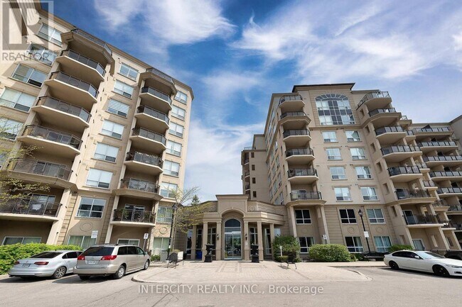 8 Maison Parc Ct in Vaughan, ON - Building Photo - Building Photo