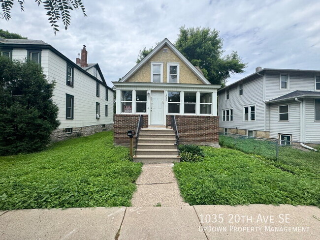 property at 1035 20th Ave SE