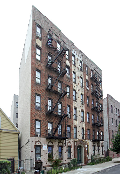 626 E 35th St in Brooklyn, NY - Building Photo