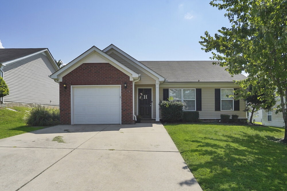 177 Howard Woody Dr in La Vergne, TN - Building Photo