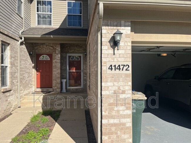 41472 Glade Rd in Canton Township, MI - Foto de edificio - Building Photo