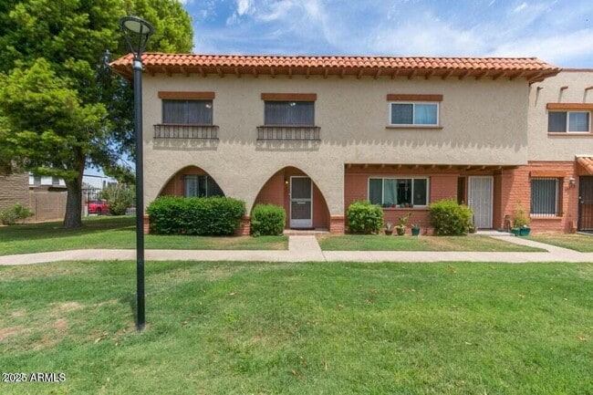 property at 2915 E Fairmount Ave