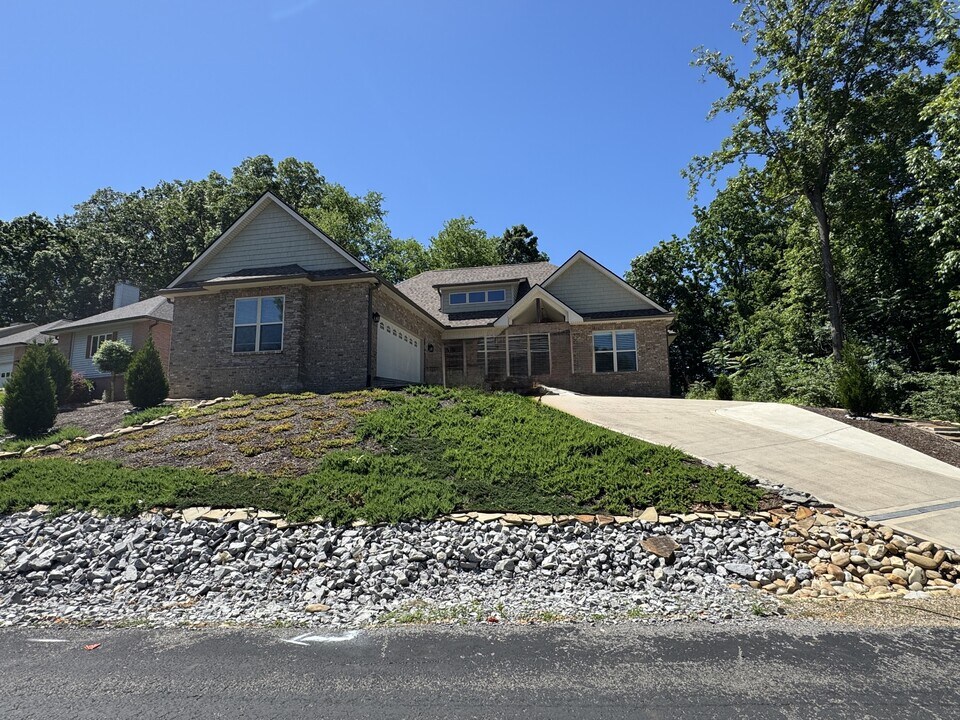 238 Osage Dr in Loudon, TN - Foto de edificio