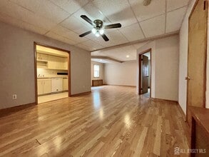 54 Loring Ave in Edison, NJ - Building Photo - Building Photo