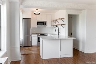 15 E Kirby St, Unit 520 in Detroit, MI - Foto de edificio - Building Photo