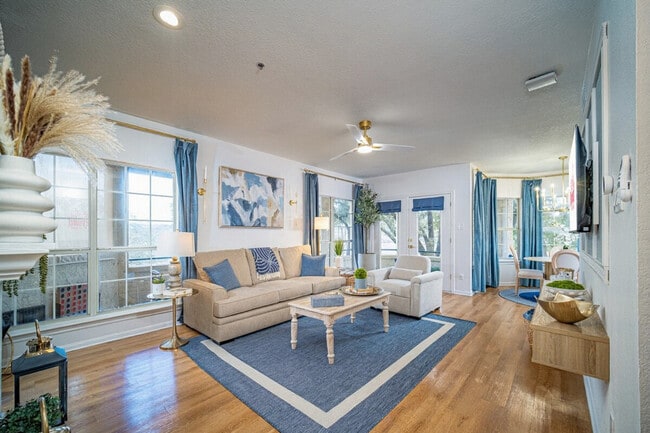 3308 Parliament Cove in Lago Vista, TX - Foto de edificio - Building Photo