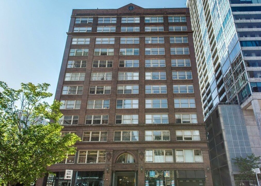 161 W Harrison St in Chicago, IL - Building Photo