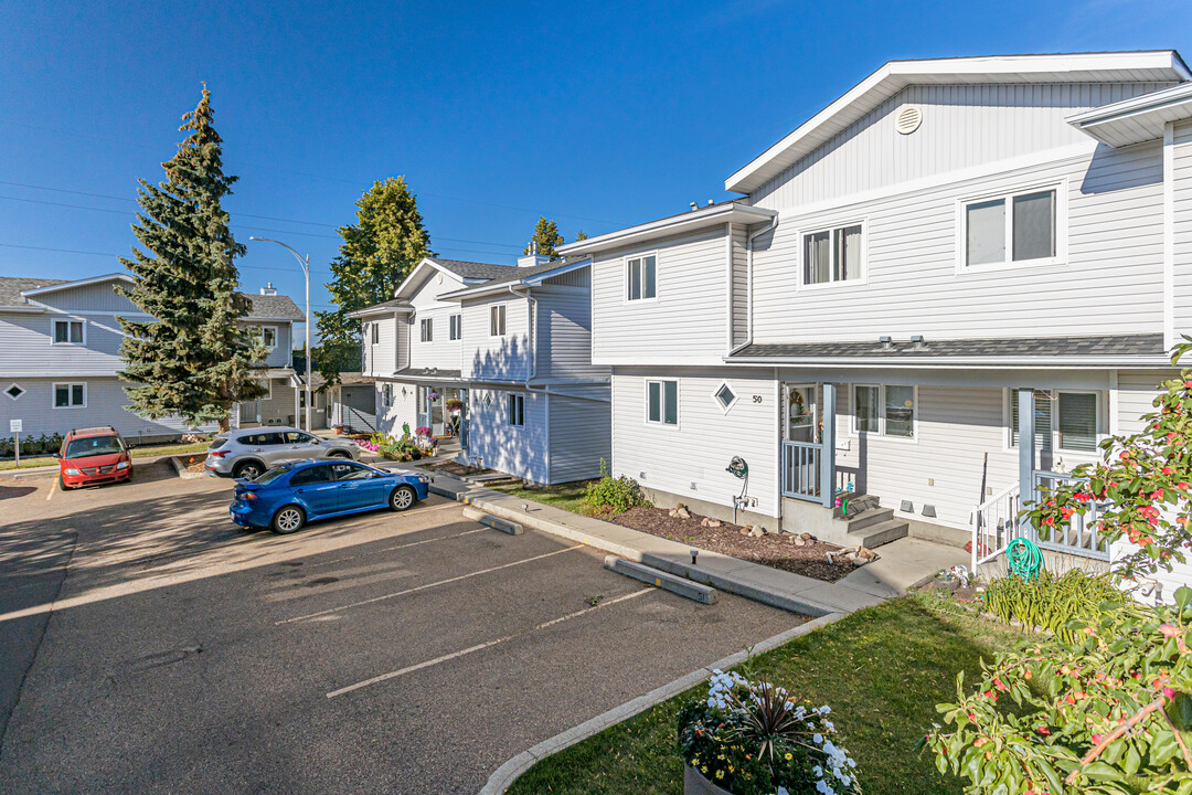 Brittany Lane Housing Co-op in Sherwood Park, AB - Building Photo