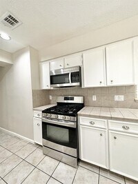 1503 W Donovan St photo'