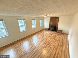 12003 Skipjack Ct in Woodbridge, VA - Building Photo