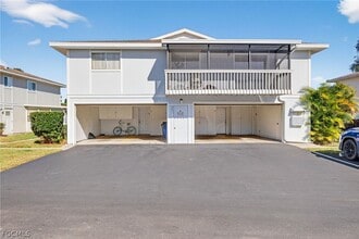 3271 Royal Canadian Trace in Ft. Myers, FL - Foto de edificio - Building Photo