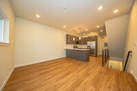 2402 W Jefferson St photo'