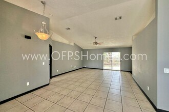 2735 Bay Watch Ct in Navarre, FL - Building Photo - Building Photo