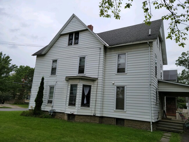 54 Elm St in Oneonta, NY - Building Photo - Building Photo