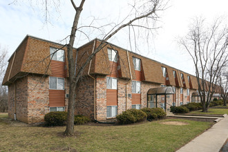 Hinkston Pond Apartments in Waukegan, IL - Foto de edificio - Building Photo