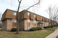 Hinkston Pond Apartments in Waukegan, IL - Building Photo - Building Photo