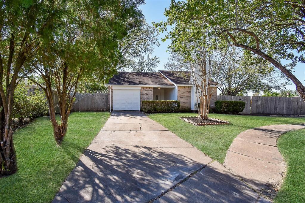 10010 Tahoka Ln in Sugar Land, TX - Building Photo