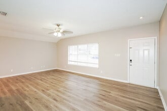 331 Lake Forest Dr in La Vergne, TN - Building Photo - Building Photo