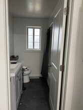 883 E Sego Lily Dr, Unit Room 1 in Sandy, UT - Foto de edificio - Building Photo