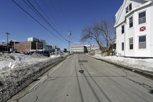 159 Oak St in Lewiston, ME - Building Photo - Building Photo