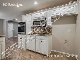 800 Royal Ln in Yukon, OK - Building Photo