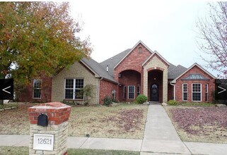 12621 Lexington Dr in Oklahoma City, OK - Foto de edificio - Building Photo