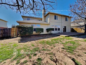 250 Hilltop Dr in Justin, TX - Foto de edificio - Building Photo