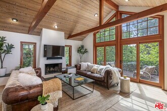 27 Latimer Rd in Santa Monica, CA - Building Photo - Building Photo