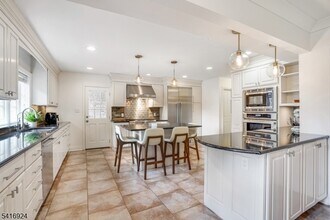 304 Forest Dr S in Millburn, NJ - Building Photo - Building Photo