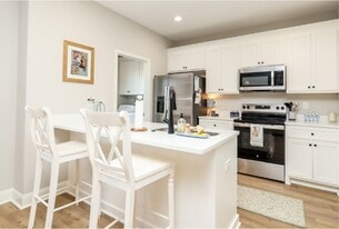 Villa West in Oxford, MS - Building Photo