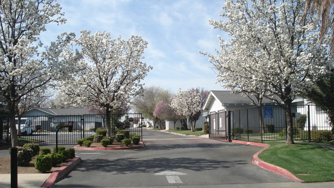 Gates Villas in Fresno, CA - Foto de edificio - Building Photo