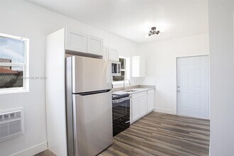 2424 NW 7th Ct in Miami, FL - Building Photo - Building Photo