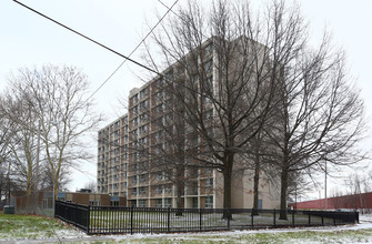 Bellaire Garden-B in Cleveland, OH - Foto de edificio - Building Photo