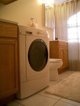 16 Clarmore Dr, Unit 2nd floor in Norwalk, CT - Foto de edificio - Building Photo