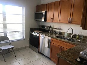 4168 Inverrary Dr, Unit 201 in Lauderhill, FL - Building Photo - Building Photo