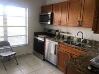 4168 Inverrary Dr, Unit 201 in Lauderhill, FL - Foto de edificio - Building Photo