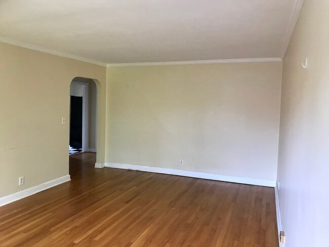 877 Farmington Ave in West Hartford, CT - Building Photo - Building Photo