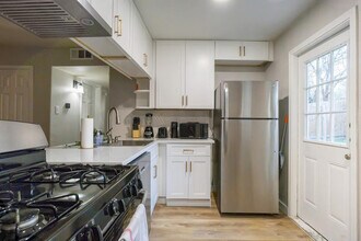 6302 Manor Rd in Austin, TX - Building Photo - Building Photo