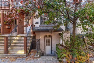 208 Ontario St in Toronto, ON - Building Photo